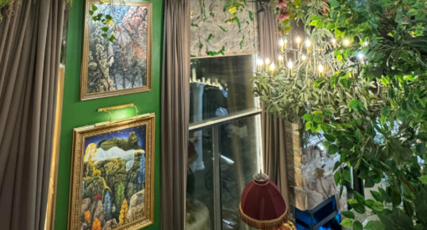 Restaurant House wite Georgian stories